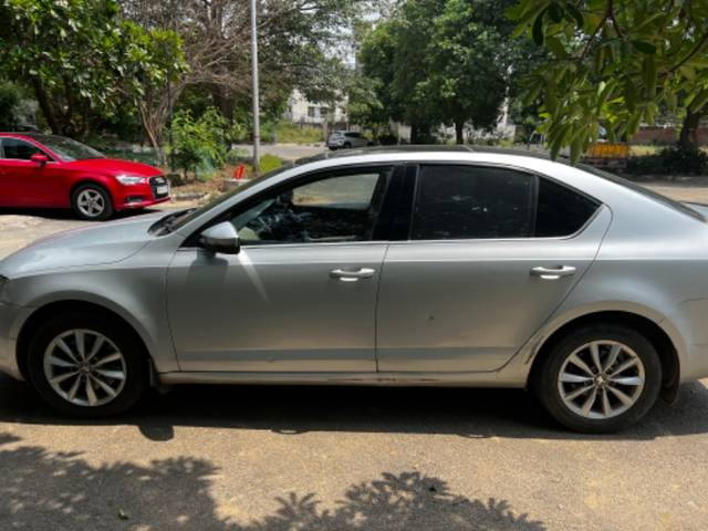 https://images10.gaadi.com/usedgaadi-sellcar/UsedCar/e5df0634a/cc3cd768-25cf-4774-b4f9-5be94f1eb633.jpeg?imwidth=6402