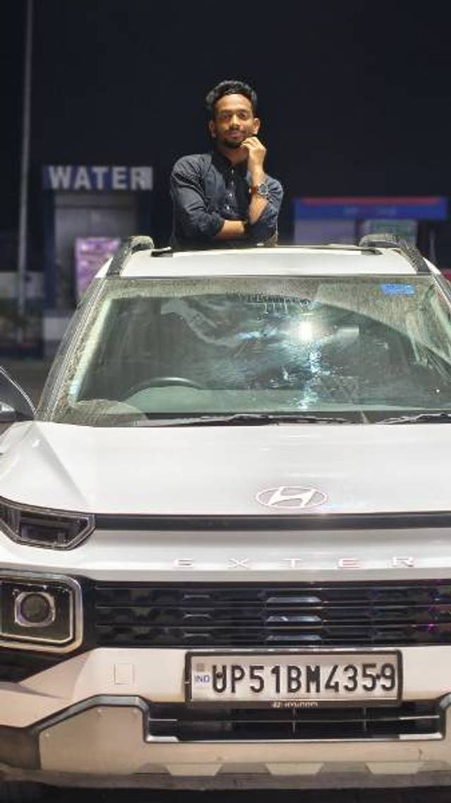 https://images10.gaadi.com/usedgaadi-sellcar/UsedCar/e5df0dffa/88923e8d-0854-4db4-98cf-44291b5cd6cc.jpg?imwidth=6402