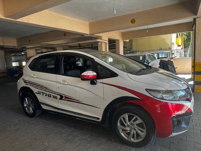 https://images10.gaadi.com/usedgaadi-sellcar/UsedCar/e5df12d2a/b16560ae-a222-4931-a996-4e02f3517749.jpg?imwidth=6402