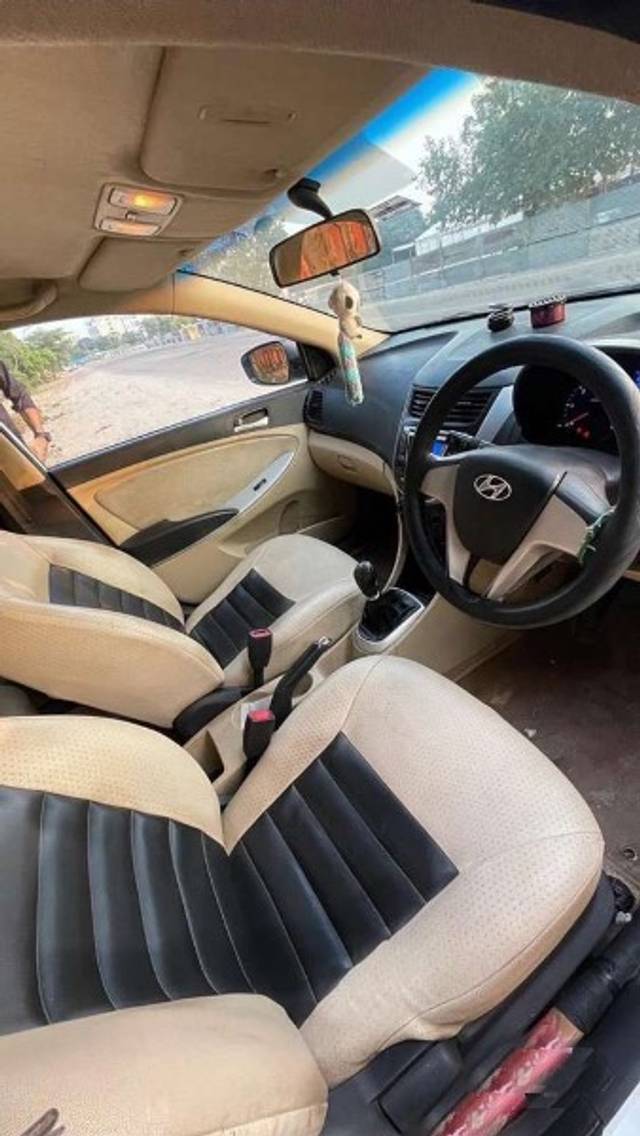 https://images10.gaadi.com/usedgaadi-sellcar/UsedCar/e5df2255a/b511d5ac-2237-41e5-8071-436cca61f4fd.jpeg?imwidth=6402