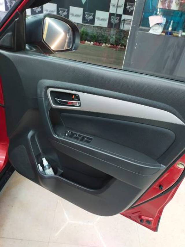 https://images10.gaadi.com/usedgaadi-sellcar/UsedCar/e5df40d9a/dcc4f7e0-9dd0-4a28-a836-3213b6fcbd8d.jpeg?imwidth=6401