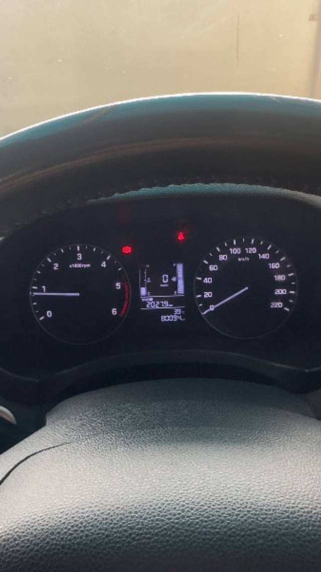 https://images10.gaadi.com/usedgaadi-sellcar/UsedCar/e5df58a4a/a7a1405a-4a57-46e5-a5ae-b2db3eb7eb25.jpeg?imwidth=6401