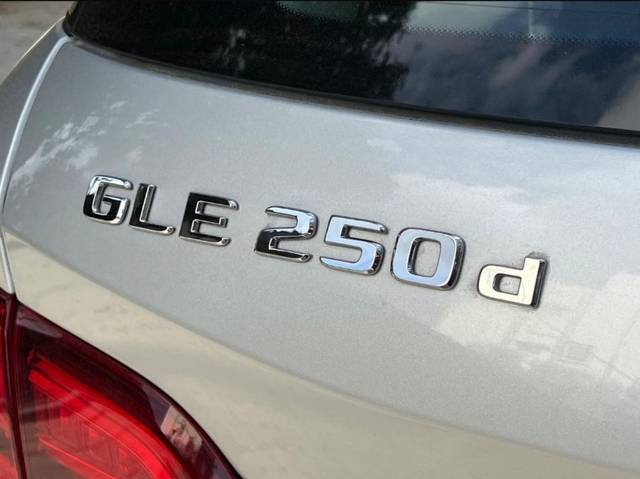 https://images10.gaadi.com/usedgaadi-sellcar/UsedCar/e5df5f79a/1e9b35f5-0248-45a4-9b0c-b528a9468344.jpeg?imwidth=6401