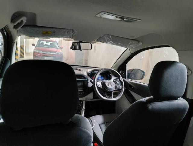 https://images10.gaadi.com/usedgaadi-sellcar/UsedCar/e5df7228a/73ff795d-c3e6-4506-aa05-223fc4f7a759.jpg?imwidth=6402