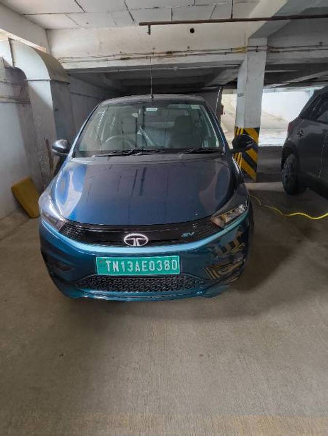 https://images10.gaadi.com/usedgaadi-sellcar/UsedCar/e5df7228a/a339f60c-40ec-4e29-987d-06b125eef4a7.jpg?imwidth=6400