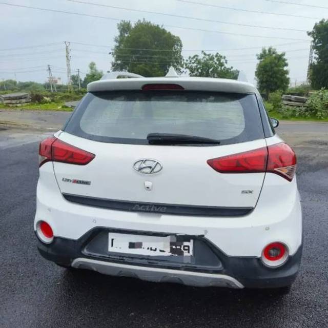 https://images10.gaadi.com/usedgaadi-sellcar/UsedCar/e5df8aaea/29f9eb7d-8aa7-46e1-98b5-49b29b98c93c.png?imwidth=6401
