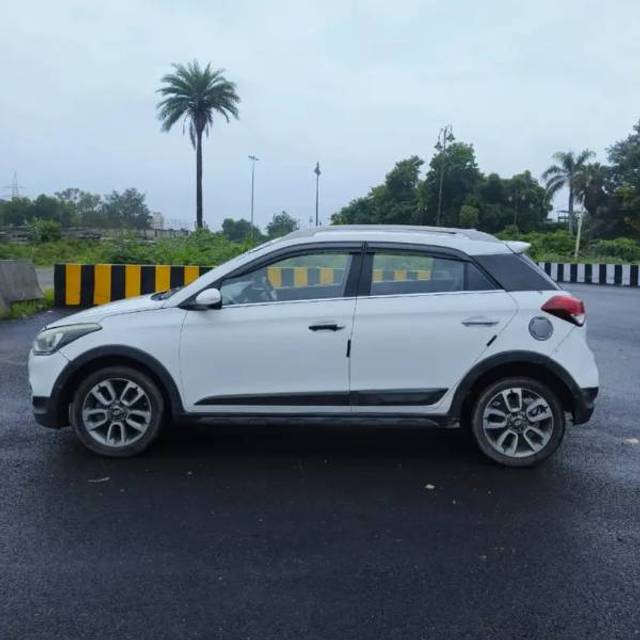 https://images10.gaadi.com/usedgaadi-sellcar/UsedCar/e5df8aaea/5511f53f-51f8-4178-855b-a19ad88b0171.png?imwidth=6402