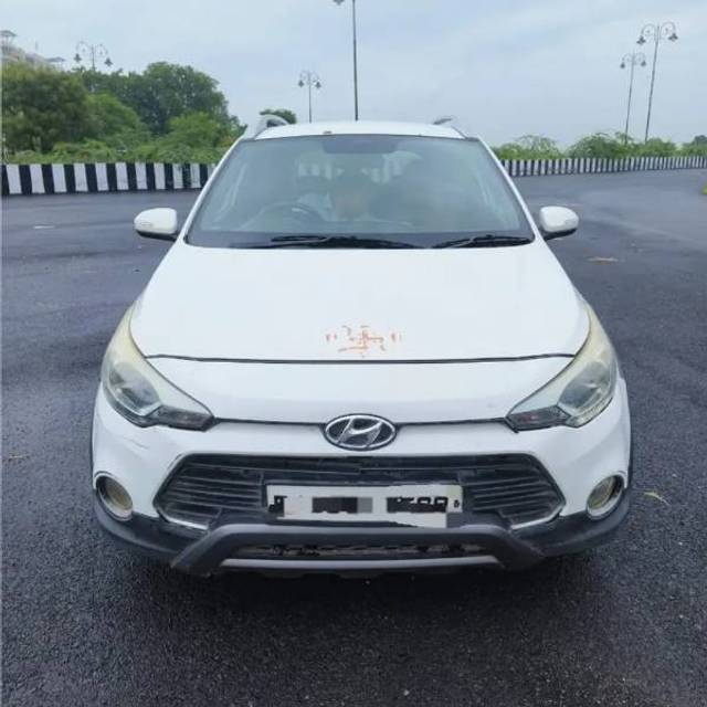 https://images10.gaadi.com/usedgaadi-sellcar/UsedCar/e5df8aaea/777a0c14-2449-4be3-b6c8-08fb6ad47a32.png?imwidth=6400