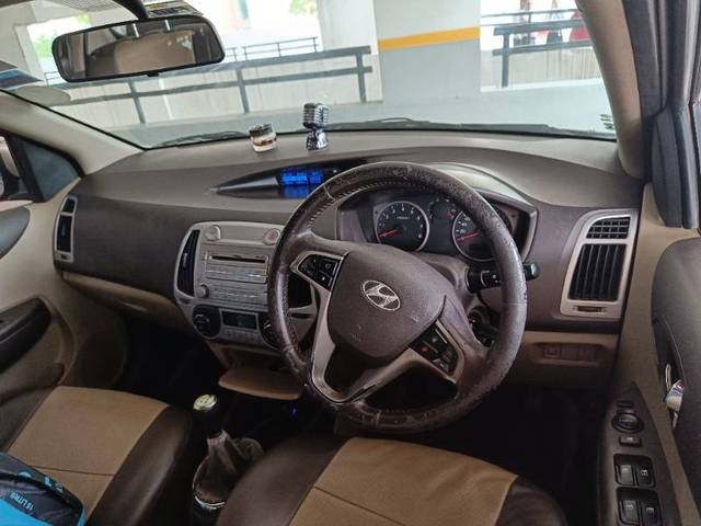 https://images10.gaadi.com/usedgaadi-sellcar/UsedCar/e5dfabaaa/1ba04447-2427-4e38-9c16-8aa50b2e6be1.jpg?imwidth=6402