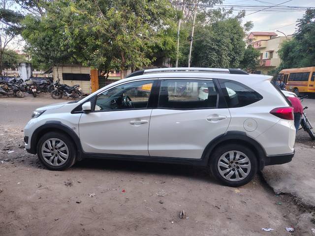 https://images10.gaadi.com/usedgaadi-sellcar/UsedCar/e5dffa12a/49519592-e98d-47ea-975b-48daff8a4f91.jpg?imwidth=6402