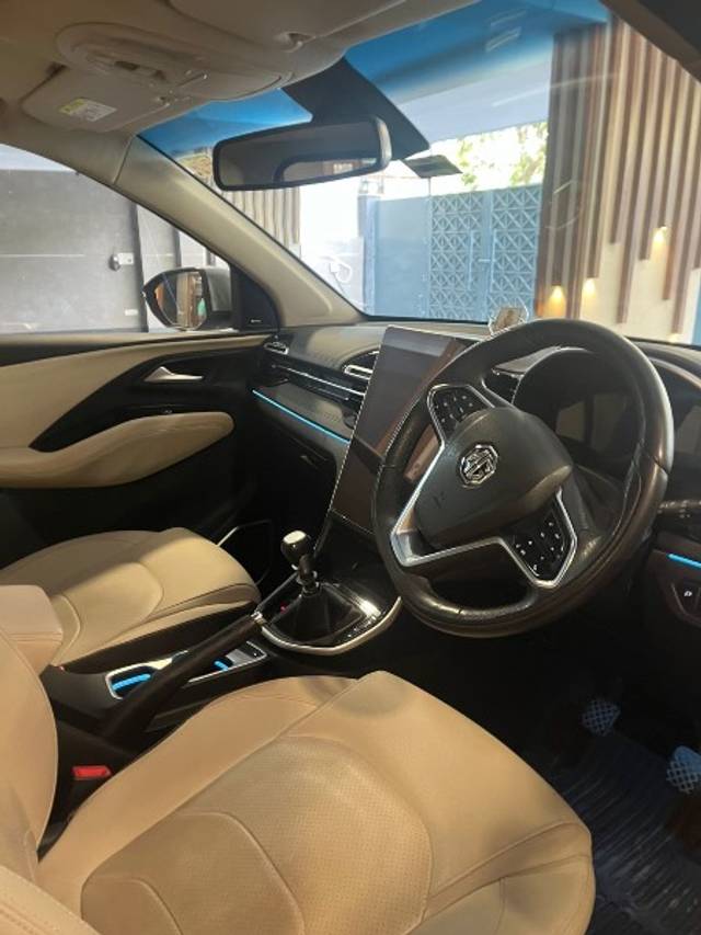 https://images10.gaadi.com/usedgaadi-sellcar/UsedCar/e5e02e6da/d4b8c574-9026-43d2-b8d5-938810906e79.jpeg?imwidth=6402