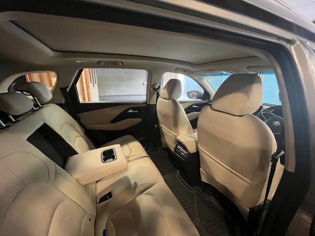 https://images10.gaadi.com/usedgaadi-sellcar/UsedCar/e5e02e6da/d55ff8e8-3763-482a-aa9b-61a273ee4358.jpeg?imwidth=6401