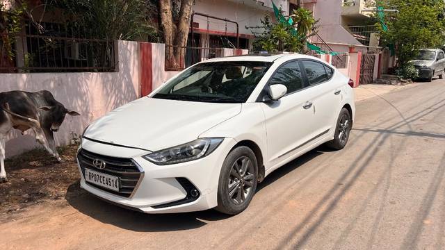 https://images10.gaadi.com/usedgaadi-sellcar/UsedCar/e5e0448da/0f467f78-9857-472d-a133-156a8fd63db9.jpeg?imwidth=6400