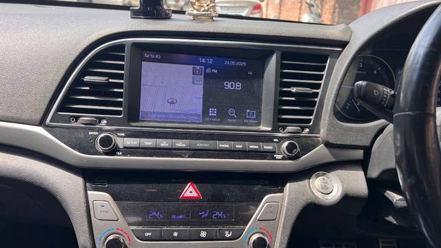 https://images10.gaadi.com/usedgaadi-sellcar/UsedCar/e5e0448da/ef025d18-1409-4f87-ac06-c47248cd572e.jpeg?imwidth=6401