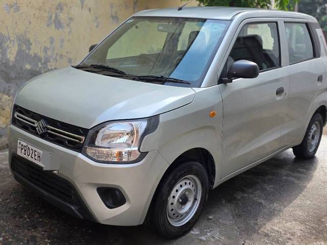 https://images10.gaadi.com/usedgaadi-sellcar/UsedCar/e5e04a44a/586dc9f6-ebc2-4673-873d-312dc16daf8d.jpg?imwidth=6401
