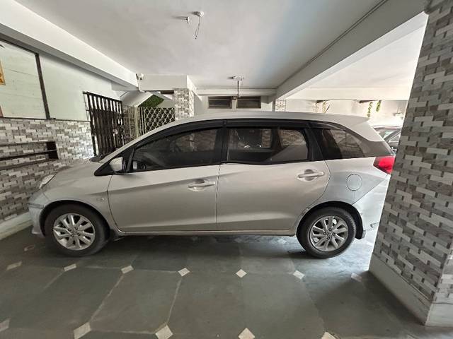https://images10.gaadi.com/usedgaadi-sellcar/UsedCar/e5e04ca1a/a93cff49-301d-4604-a127-0d4bf7eef455.jpeg?imwidth=6400