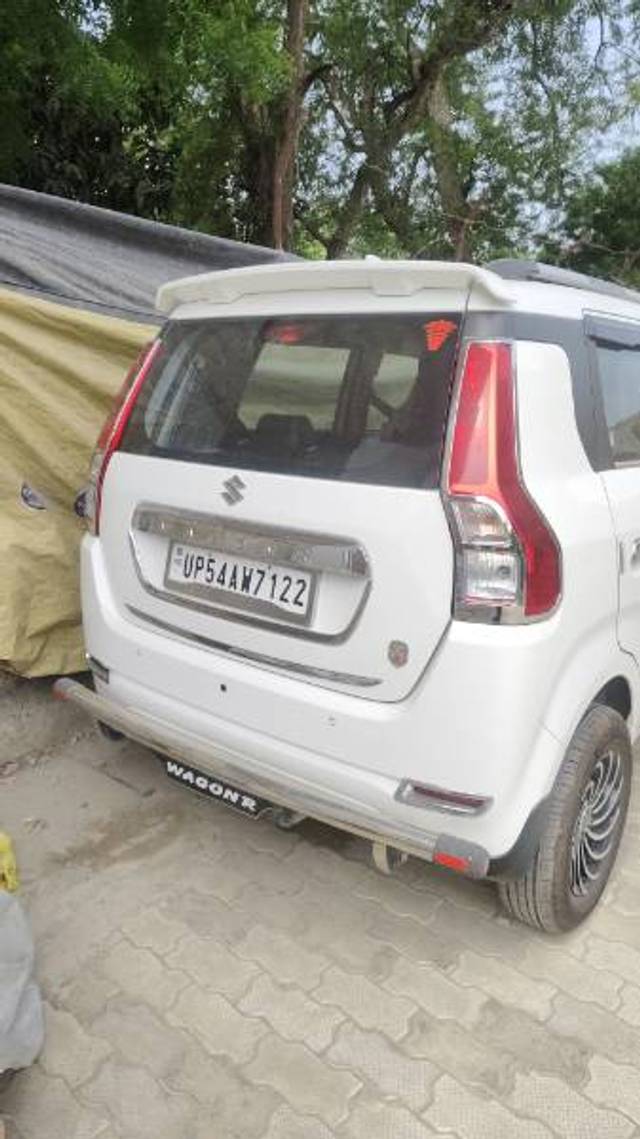 https://images10.gaadi.com/usedgaadi-sellcar/UsedCar/e5e05b66a/5e98cbf4-a115-4ca3-8191-6ba87149b47d.jpg?imwidth=6401