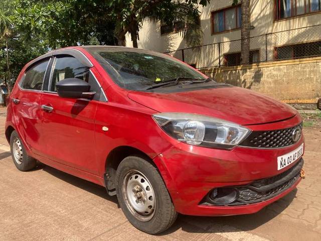 https://images10.gaadi.com/usedgaadi-sellcar/UsedCar/e5e066aca/5f683d5b-cf86-45b8-a543-526f647a589f.jpg?imwidth=6400