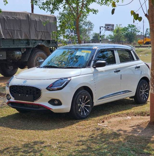 https://images10.gaadi.com/usedgaadi-sellcar/UsedCar/e5e0a5eaa/8a8a52e8-f832-4b3b-a137-acb8d3ba9c5c.jpg?imwidth=6400