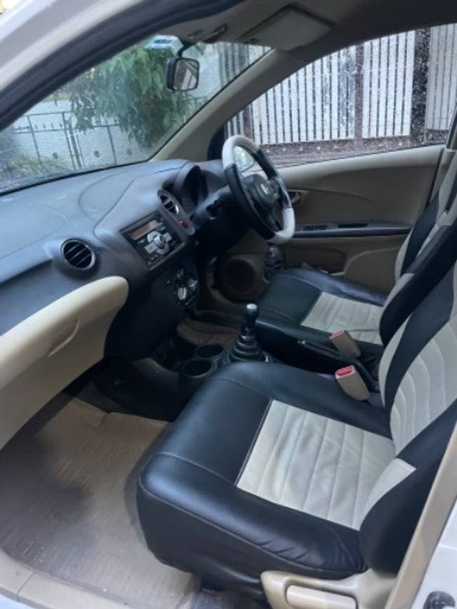 https://images10.gaadi.com/usedgaadi-sellcar/UsedCar/e5e102b7a/e079e0d2-ebbe-4d5f-afb0-d2545f511596.jpeg?imwidth=6402