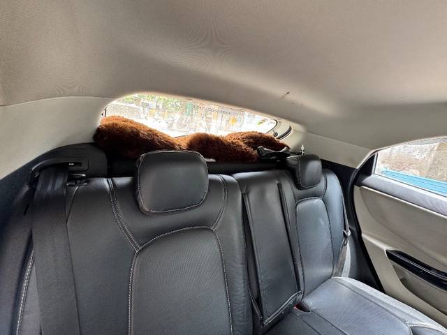https://images10.gaadi.com/usedgaadi-sellcar/UsedCar/e5e1322aa/58795ddb-9bec-4647-b786-8bdcdff44dbf.jpeg?imwidth=6402