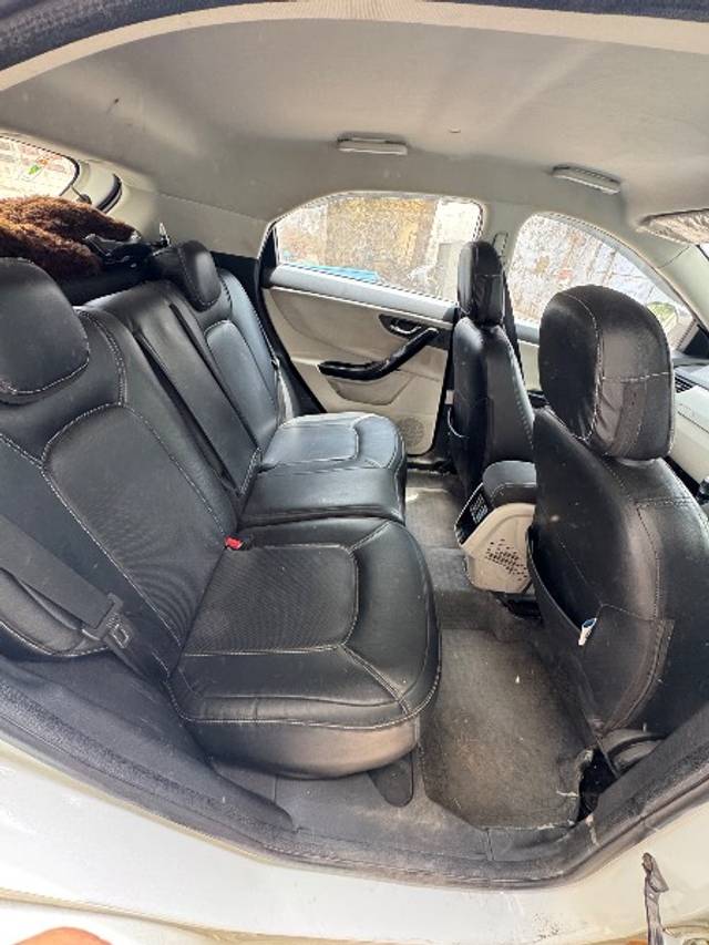 https://images10.gaadi.com/usedgaadi-sellcar/UsedCar/e5e1322aa/c505a175-cf7d-4061-86ce-ccf59290d6bb.jpeg?imwidth=6401
