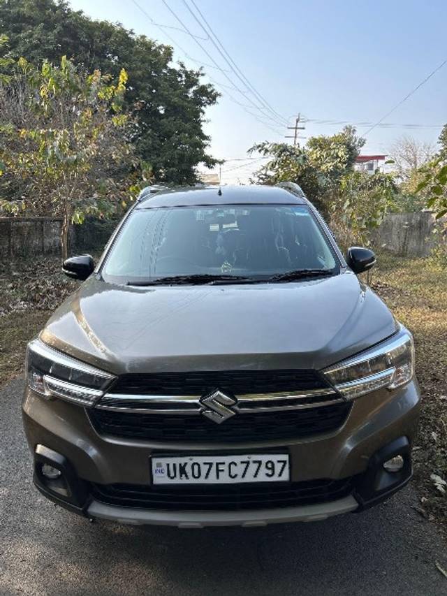 https://images10.gaadi.com/usedgaadi-sellcar/UsedCar/e5e1716fa/032554bf-80df-4056-8e29-0aa7c21a648d.jpeg?imwidth=6400