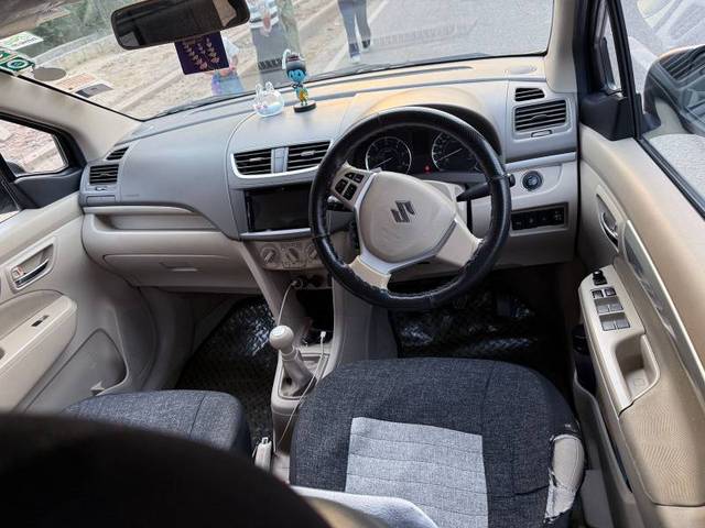 https://images10.gaadi.com/usedgaadi-sellcar/UsedCar/e5e18f41a/f2e0e2b6-90bf-4cf7-b505-02ec1efd9632.jpg?imwidth=6402