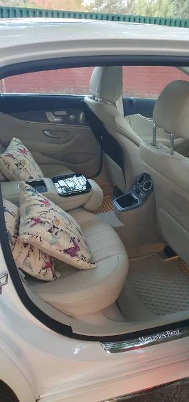 https://images10.gaadi.com/usedgaadi-sellcar/UsedCar/e5e1e080a/44e14ab2-9818-427b-9e0a-af5a1549c785.jpg?imwidth=6401