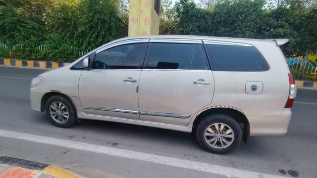 https://images10.gaadi.com/usedgaadi-sellcar/UsedCar/e5e1f06ca/62bc0fa9-163f-4e0b-a6ad-39e841c068b6.jpg?imwidth=6402