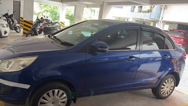 https://images10.gaadi.com/usedgaadi-sellcar/UsedCar/e5e220aba/229de2da-74e8-4252-9422-2f39a7f49b81.jpeg?imwidth=6402