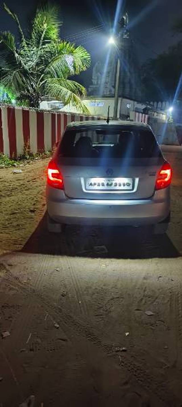 https://images10.gaadi.com/usedgaadi-sellcar/UsedCar/e5e22313a/fc6a8def-b49c-48ce-a61e-cd813e27e769.jpg?imwidth=6401