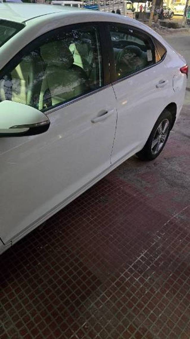 https://images10.gaadi.com/usedgaadi-sellcar/UsedCar/e5e22989a/80936350-5dab-4c91-9723-244178d101f9.jpg?imwidth=6402