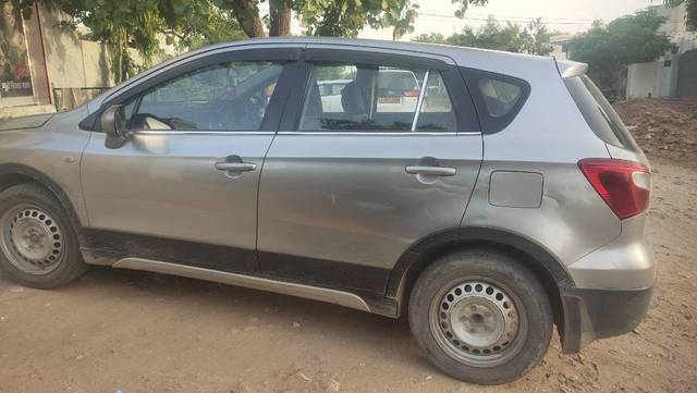 https://images10.gaadi.com/usedgaadi-sellcar/UsedCar/e5e2de31a/bea478df-74e2-470c-8f6a-d10465c92f63.jpg?imwidth=6402