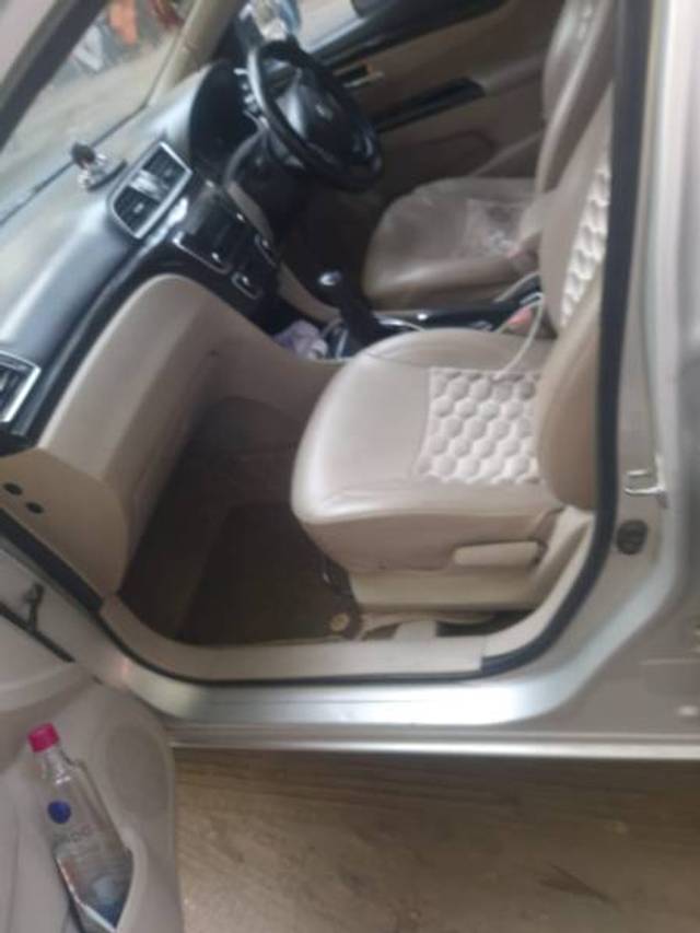 https://images10.gaadi.com/usedgaadi-sellcar/UsedCar/e5e2e06ea/4ff775fc-bc57-4958-9eba-e1d6fd9b6d65.jpg?imwidth=6402