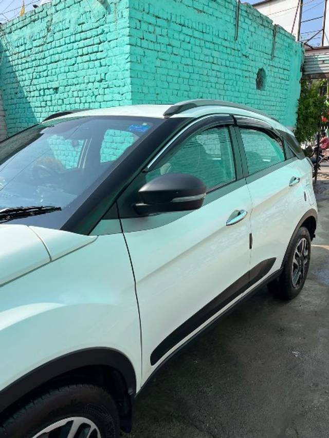 https://images10.gaadi.com/usedgaadi-sellcar/UsedCar/e5e31100a/8de142a0-e513-4b31-af0e-9e7d431d6347.jpeg?imwidth=6401