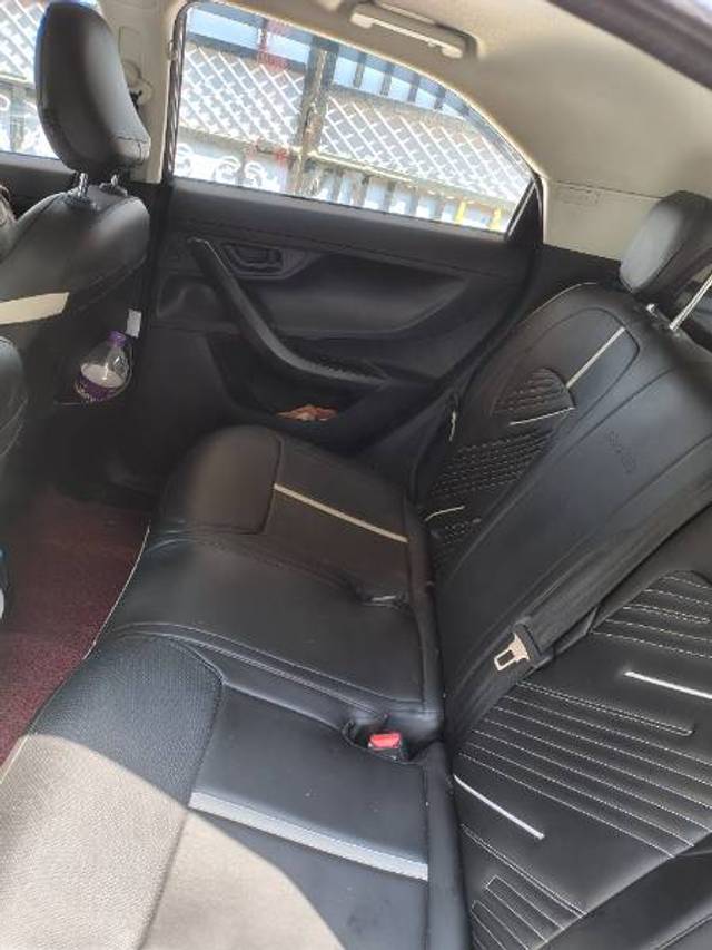 https://images10.gaadi.com/usedgaadi-sellcar/UsedCar/e5e31aada/bf0badeb-8923-40db-accb-8acbf6f8f4dc.jpg?imwidth=6401