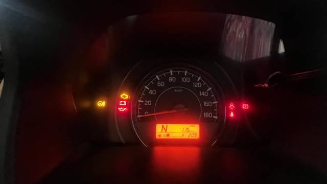 https://images10.gaadi.com/usedgaadi-sellcar/UsedCar/e5e321d6a/02fdcf40-a256-4a3e-a688-76ae7f5b1acd.jpg?imwidth=6400