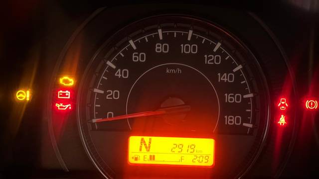 https://images10.gaadi.com/usedgaadi-sellcar/UsedCar/e5e321d6a/56931593-4668-45a2-a1e8-d1d5c7da98bb.jpg?imwidth=6402
