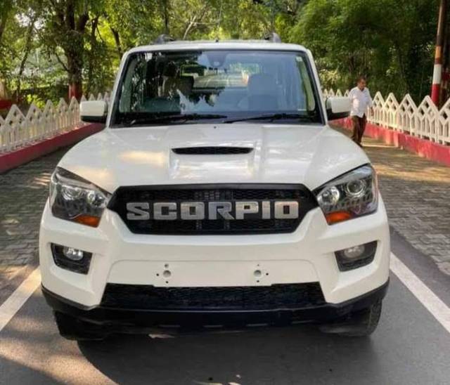 https://images10.gaadi.com/usedgaadi-sellcar/UsedCar/e5e33c40a/dd748744-bf51-47b7-bc9a-05d8f0cdd508.jpg?imwidth=6400