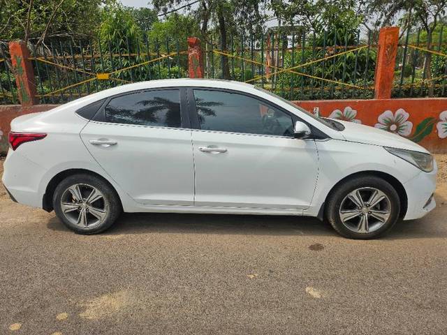https://images10.gaadi.com/usedgaadi-sellcar/UsedCar/e5e3713da/b8734061-1055-4b39-8220-0bd25b3caba8.jpg?imwidth=6401