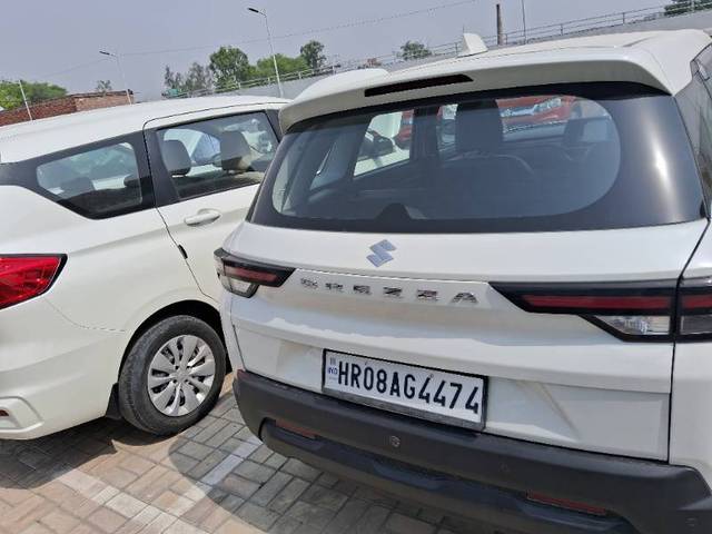 https://images10.gaadi.com/usedgaadi-sellcar/UsedCar/e5e38e6ca/3a0b3800-9e5d-4210-88ac-75144ae82329.jpg?imwidth=6400