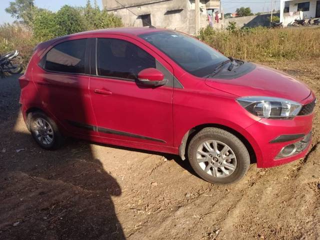 https://images10.gaadi.com/usedgaadi-sellcar/UsedCar/e5e38eab-69cb-4621-9c02-30d6a09c16b3/dca9d44e-5d19-45f9-b77e-4bac5205a14a.jpg?imwidth=6400