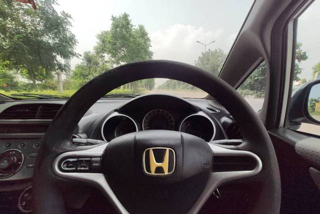 https://images10.gaadi.com/usedgaadi-sellcar/UsedCar/e5e3d010a/83bbfbc3-645e-41ed-b9db-35f059de9de3.jpg?imwidth=6402