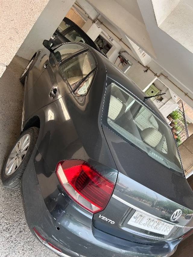 https://images10.gaadi.com/usedgaadi-sellcar/UsedCar/e5e3e948a/cdb6adbc-6cc6-46f7-b90d-42f4bde5b29f.jpeg?imwidth=6401