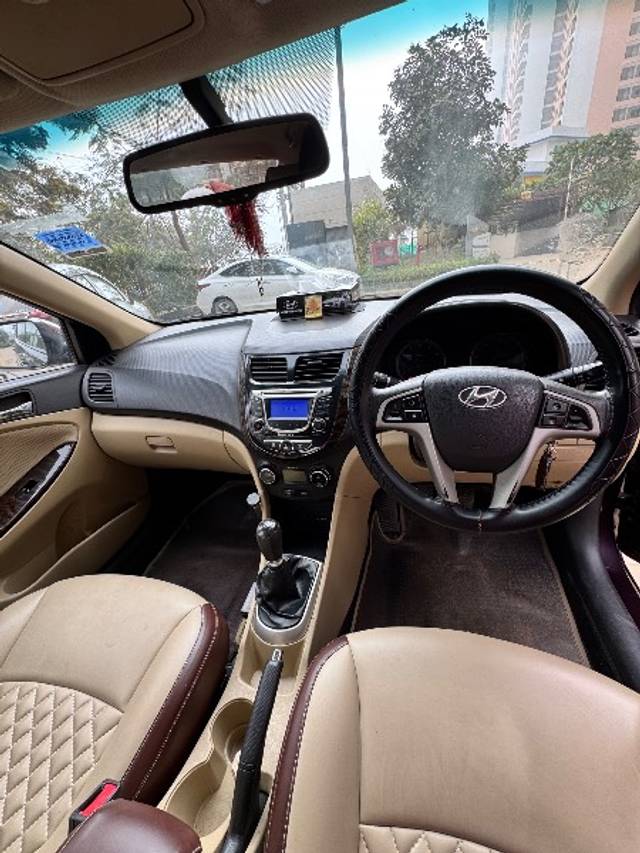 https://images10.gaadi.com/usedgaadi-sellcar/UsedCar/e5e3fa26a/ab6de5b2-3146-4402-933b-041c8c2f18e6.jpeg?imwidth=6401