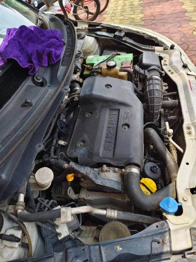 https://images10.gaadi.com/usedgaadi-sellcar/UsedCar/e5e4152ca/e805bccc-7044-4b59-a8be-98f4fdb7c911.jpg?imwidth=6401