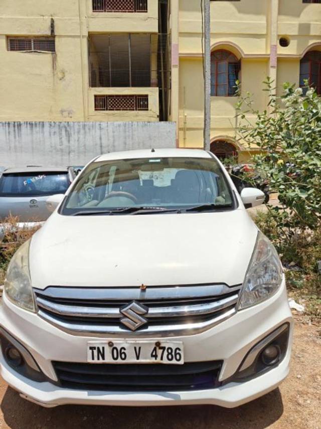 https://images10.gaadi.com/usedgaadi-sellcar/UsedCar/e5e4251fa/8199ef83-cfe7-4d0c-9679-f9f82a55e060.jpeg?imwidth=6400