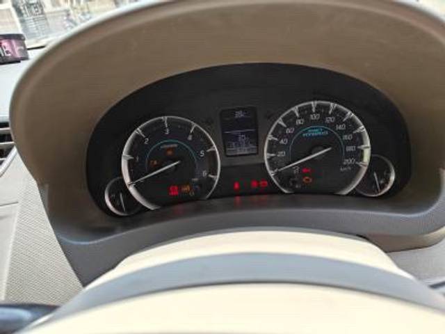 https://images10.gaadi.com/usedgaadi-sellcar/UsedCar/e5e4251fa/bb19b355-b919-42c2-98d8-8916ba3a1b91.jpeg?imwidth=6401