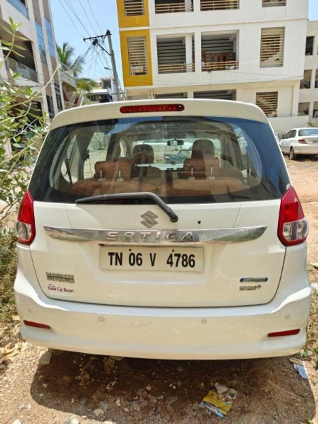 https://images10.gaadi.com/usedgaadi-sellcar/UsedCar/e5e4251fa/cd8e4840-8281-41cc-a260-71e33901991a.jpeg?imwidth=6402